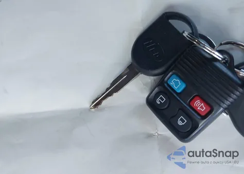 2008 Lincoln Town Car Executive z USA, uszkodzony, nr VIN 2L1FM88W98X635623